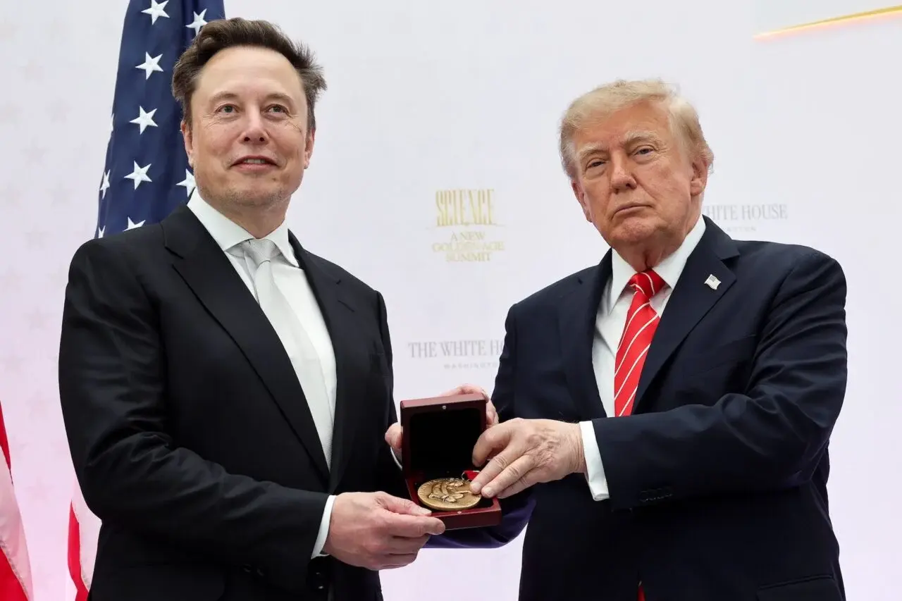 Musk a ordonat reducerea vitezei Starlink pentru Ucraina
