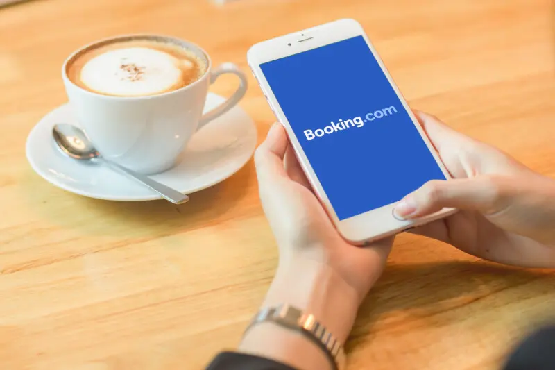 Comisia Europeană deschide anchetă formală asupra practicilor Booking.com
